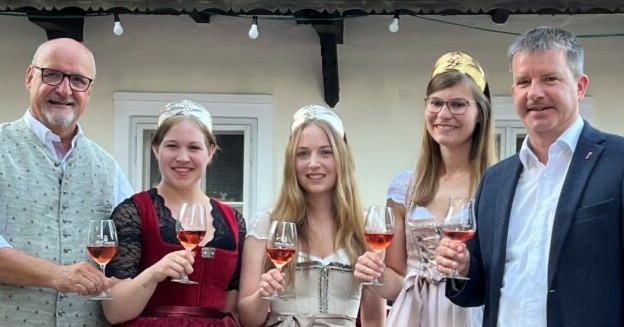 &Ouml;hringen Weindorfl in der Marktgemeinde Treffen